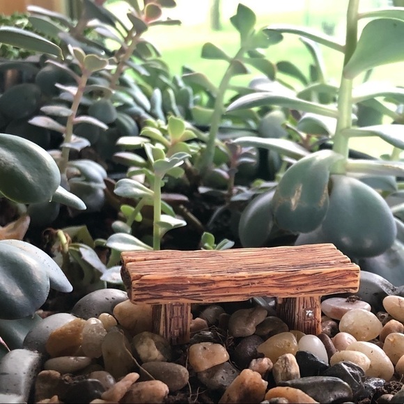 Mini decorative resin bench - Picture 3 of 5